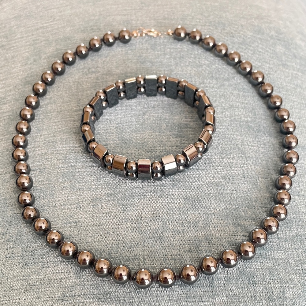 Hematite beaded necklace and bracelet set!